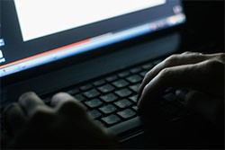 Hackers Vigilantes Atacam 'Golpistas' com Ataques de... captura de tela